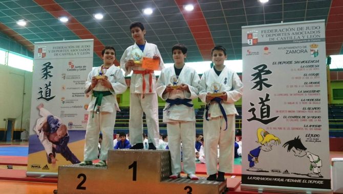 Podio de una de las pruebas en las que compitieron los santamartinos