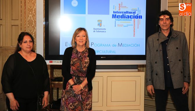 La concejala Cristina Klimowitz (centro) ha dado a conocer el balance el programa. Foto: Alberto Martín