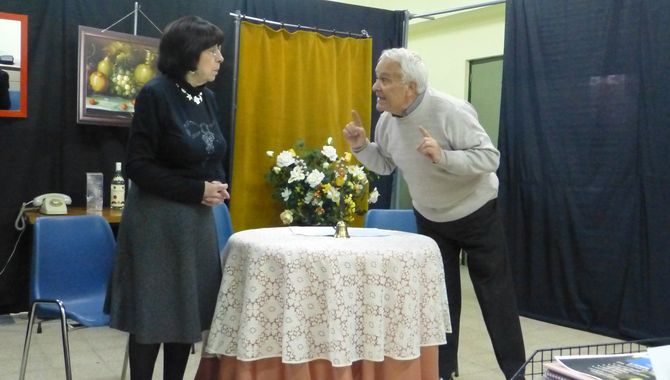 Un momento de los ensayos de ‘Psicología de una boda, de Ateneo Teatro