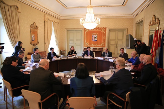 Un momento de la reunión mantenida este miércoles