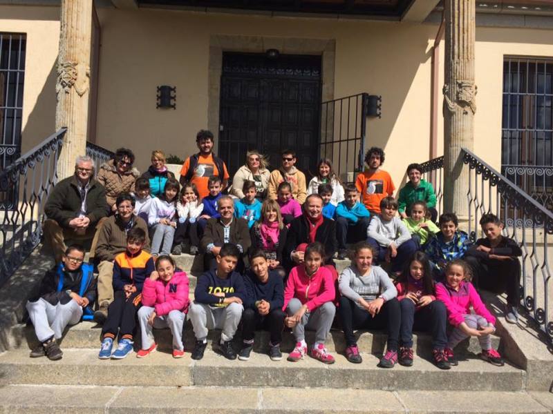 Escolares del CRA Ribera de Cañedo,  en Castro Enríquez