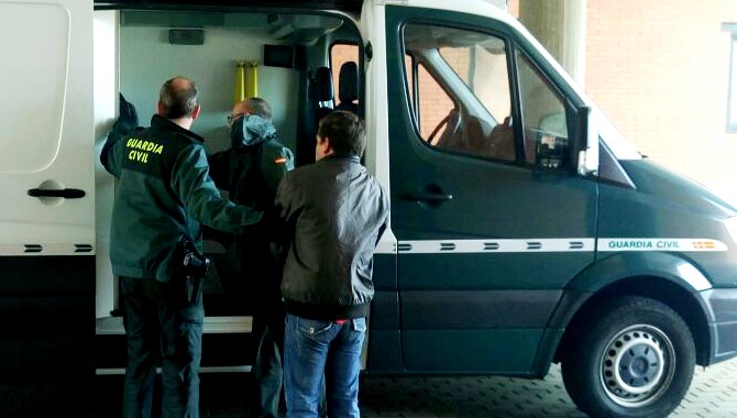 Traslado del detenido en esta operación / Foto Guardia Civil