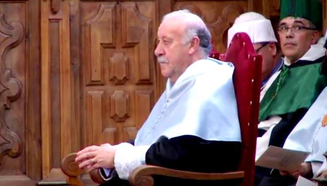 Del Bosque, nuevo Honoris Causa de la UPSA por su valía profesional y humana