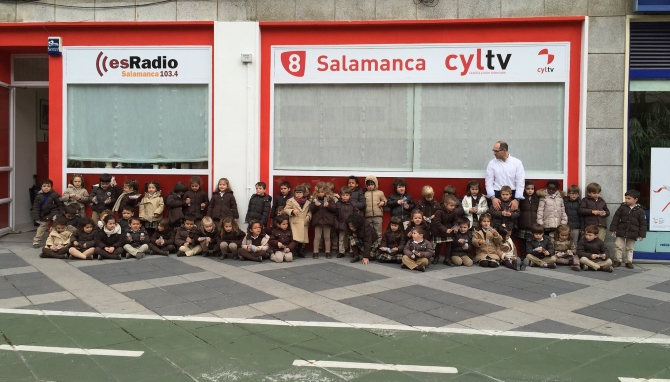 Visita de los pequeños a la TV