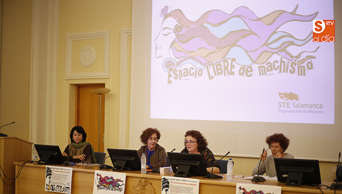 Participantes en la charla celebrada en la Facultad de Traducción. Foto: Alejandro López