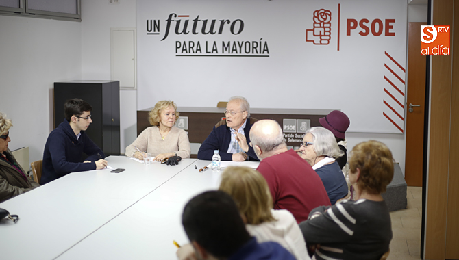 Un momento de la charla en la sede del PSOE