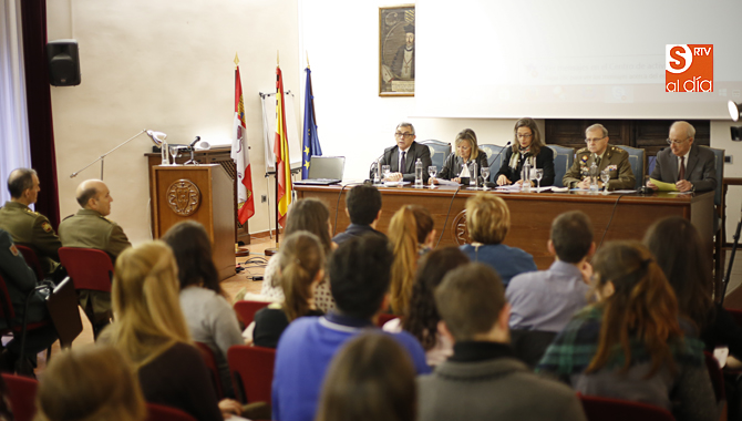 Un momento de la inauguración de las Jornadas de Difusión de la Cultura de Defensa (Foto de Álex López)