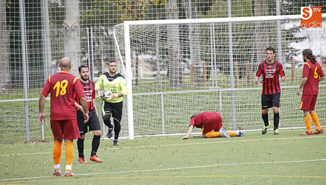 Momento de uno de los partidos que se disputan en el fútbol modesto