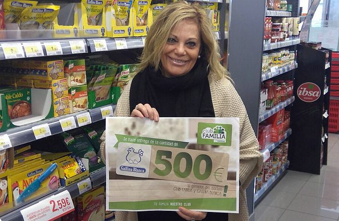 Mercedes Cid Vicente en el momento de recibir el premio