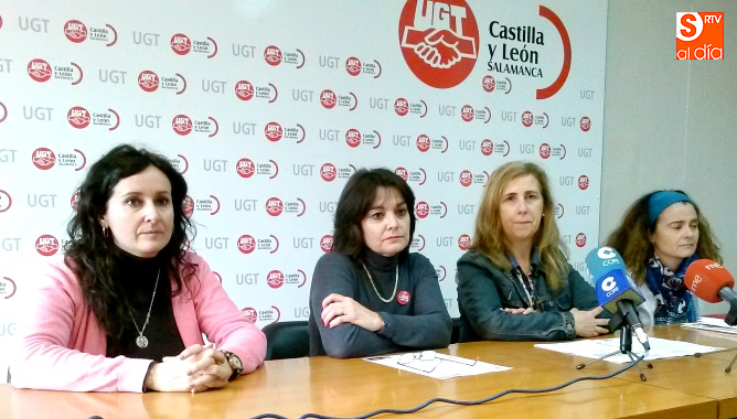 Nieves Martínez, secretaria de Sanidad FSP-UGT Castilla y León, y Susana Sánchez, secretaria de Sanidad FSP-UGT Salamanca, en el centro