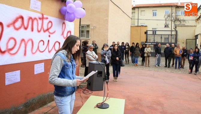 Emotivo acto contra la violencia de género. Fotos: Alberto Martín