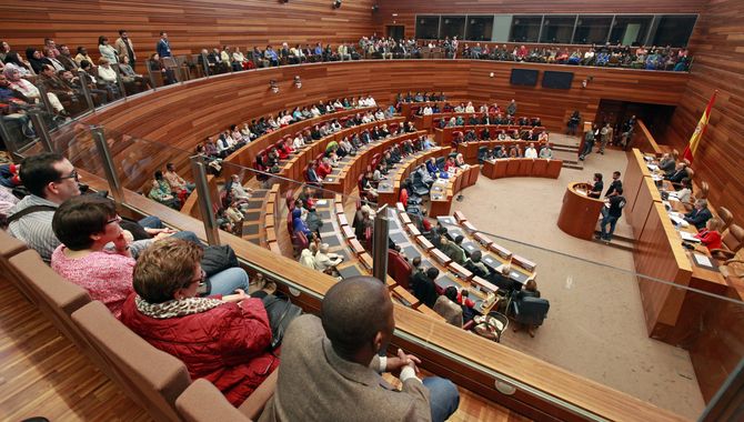 Las Cortes han celebrado el Día de Castilla y León con un acto de reconocimiento a los inmigrantes