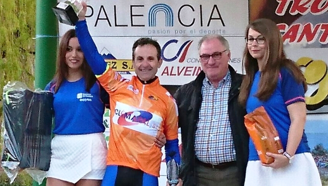 Jesús Sánchez, en el podio de una de las pruebas en Palencia