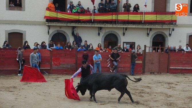Los aficionados al toreo disfrutaron de la nobleza del novillo que salió en el encierro