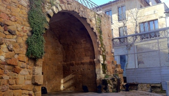 La Cueva de Salamanca se cierra por el desprendimiento de una pared contigua  