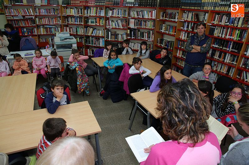 Los escolares de Los Santos leen El Quijote para cerrar su semana cultural  