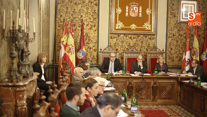 Un momento del pleno celebrado esta mañana en la Diputación. Foto: Alejandro López