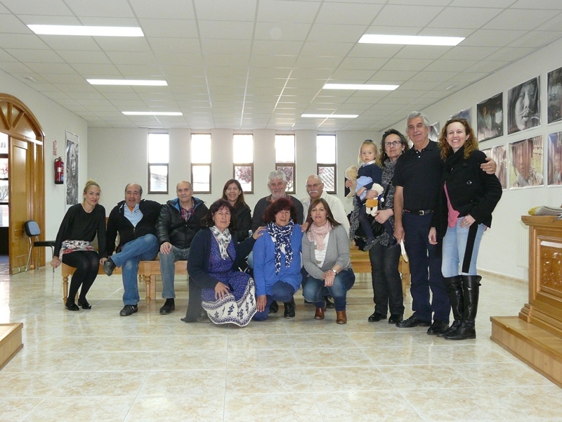 Roberto Ábalos junto a un grupo de asistentes a su charla | Fotos: Mercedes Corredera