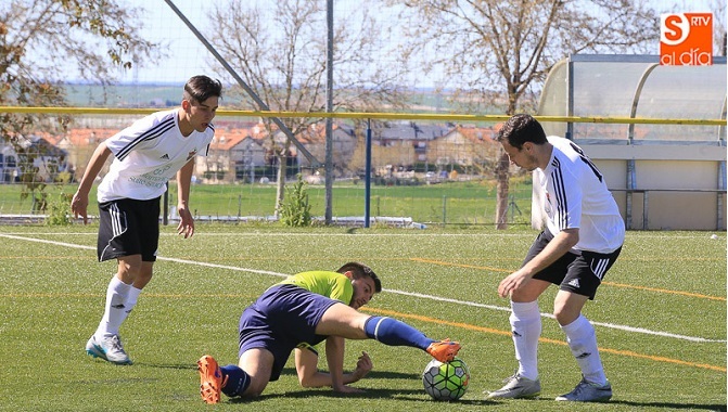 Jugada del partido entre el Helmántico y el Salmantino. Alberto Martín