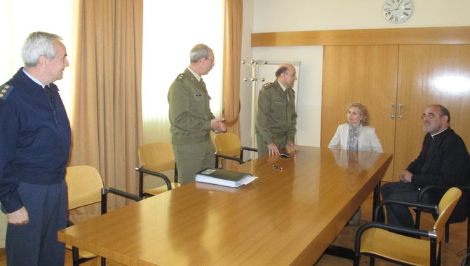 Visita de la rectora de la UPSA a la Subdelegación de Defensa