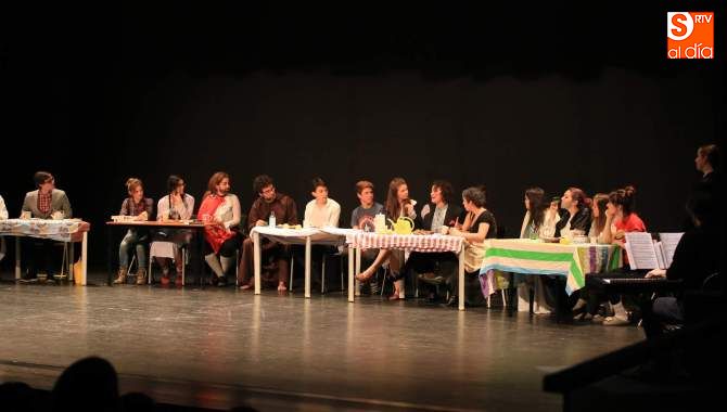 Momento de la representación en el Juan del Enzina