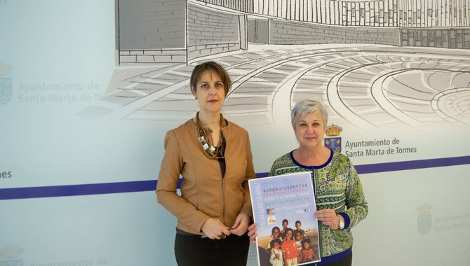 La concejala Andrea García y la presidenta de Rimal Sáhara Tormes, Rosa Alonso