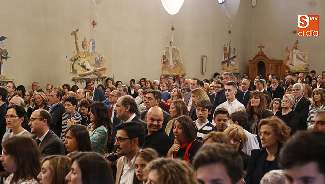 La iglesia del centro estaba llena de alumnos y familiares / Foto de Alejandro López