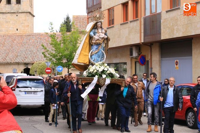Procesión con la Virgen de los Remedios en Villamayor. Foto: Alberto Martín