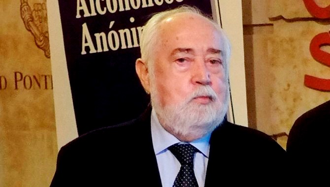 El catedrático de Psiquiatría de la USAL, Ginés Llorca