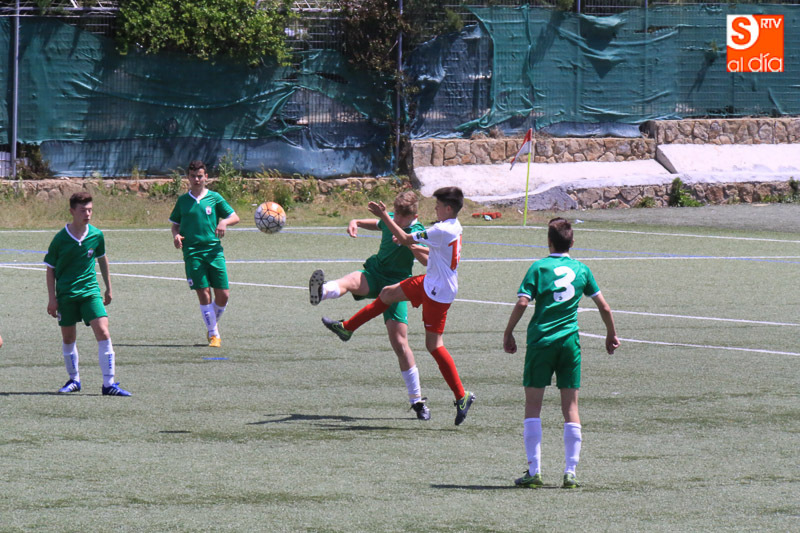 Jugada del partido del infantil Santa Marta. Alberto Martín
