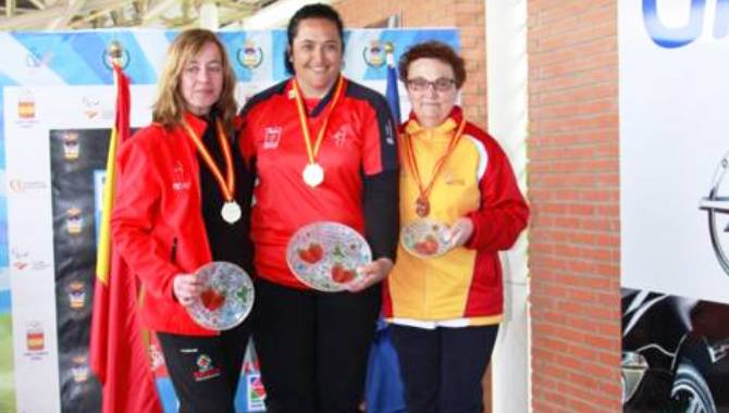 Podio en las que está la salmantina Rosa Hernández