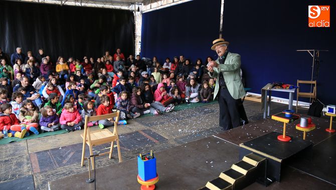 Espectáculo de títeres y magia con Justo Thaus. Foto: Alberto Martín