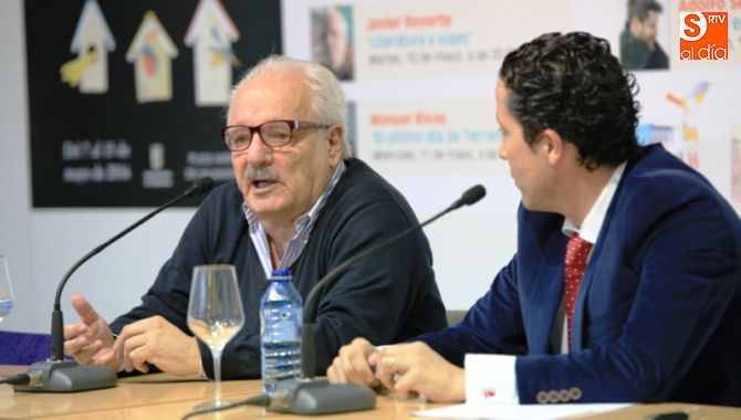 Javier Reverte junto a Jorge Moreta en la Feria del Libro