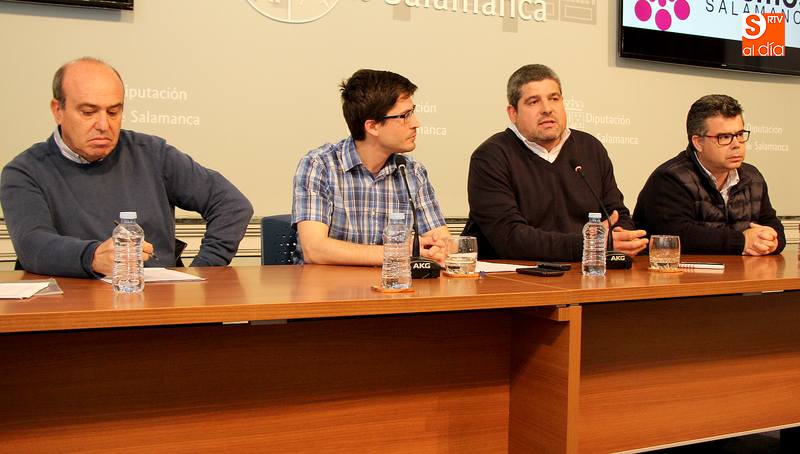 Momento de la rueda de prensa ofrecida este martes por representantes de colectivos opositores a la mina / CORRAL