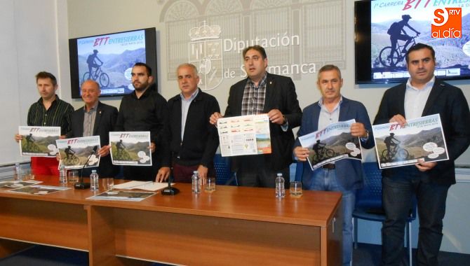 Momento de la presentación con el diputado de Deportes y los seis alcaldes en la Sala de Comarcas