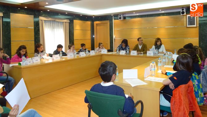 El Ayuntamiento contempla instalar en los parques juegos accesibles para todos los niños  