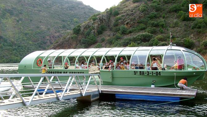 Los paseos fluciales por el Duero son el principal recurso turístico del parque natural Arribes | CORRL