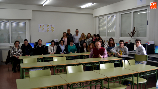 Alumnos y responsables del Departamento de Administración del centro asistieron a esta clausura