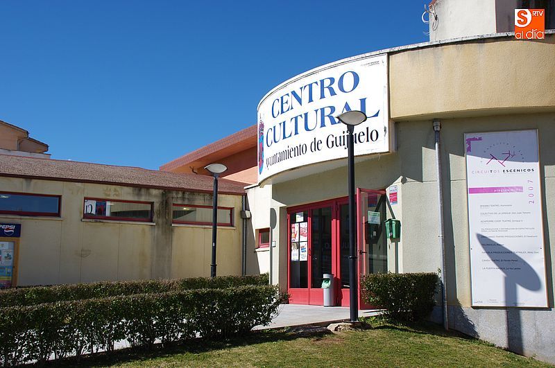 La obra se iba a representar en el teatro del centro cultural.