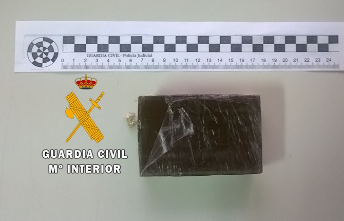 Pieza de hachís descubierta por la Guardia Civil
