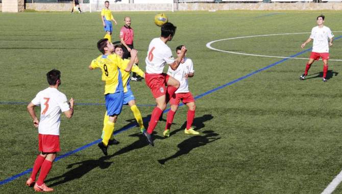 Momento del partido entre el Santa Marta y Diocesanos, esta temporada en el San Casto