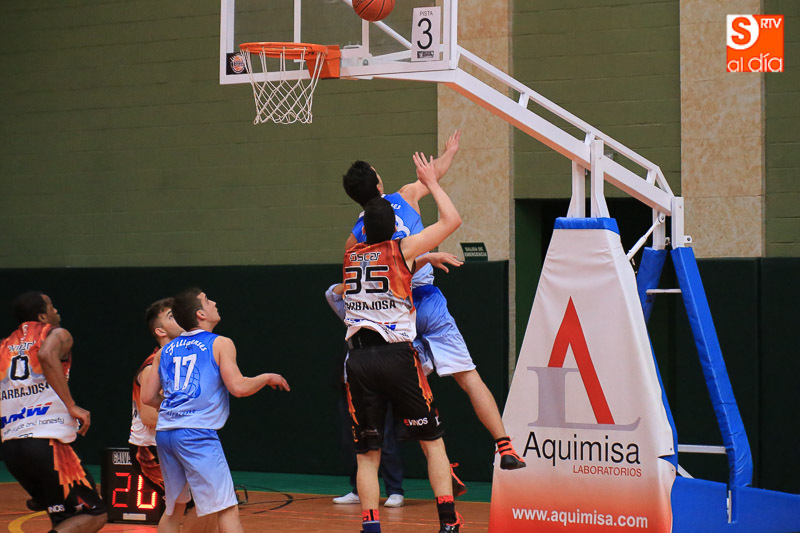 Óscar, de Aquimisa, entra a canasta. Alberto Martín