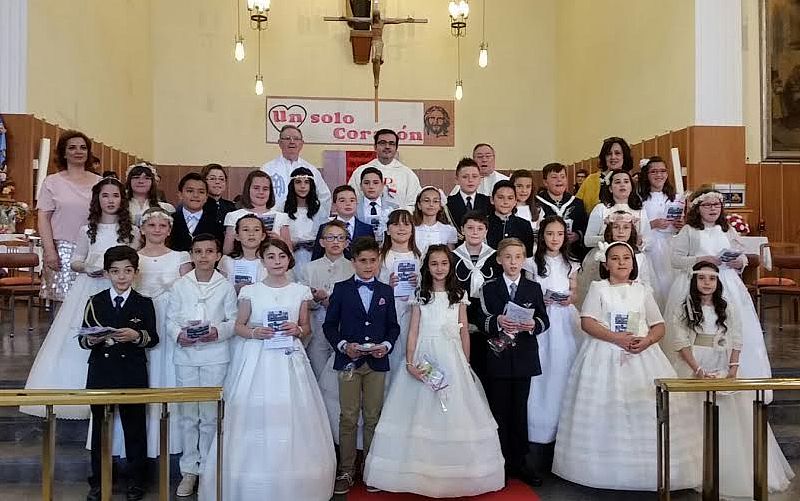La ceremonia de la Primera Comunión del Colegio San Agustín se celebró este sábado