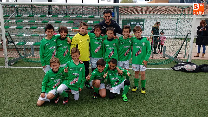 Los pequeños futbolistas de la villa se despiden de la temporada  
