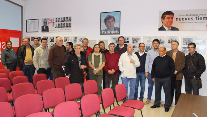 El diputado por Salamanca David Serrada presentaba la muestra ante decenas de militantes y simpatizantes socialistas