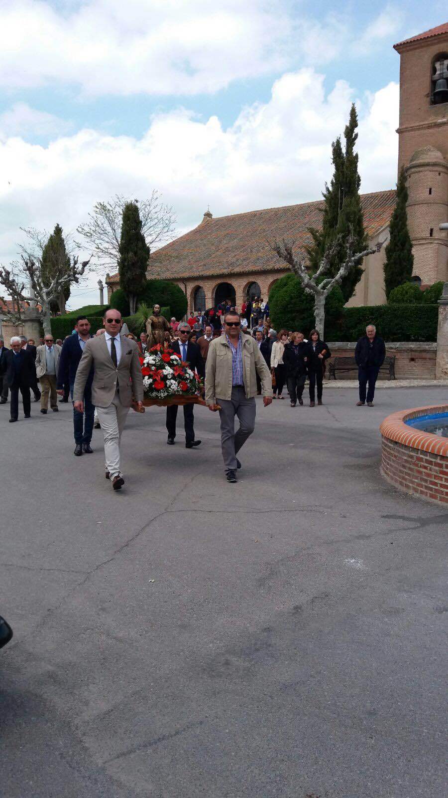 Aldeaseca de la Frontera se echa a las calles al son de un sentido ‘Viva San Isidro’