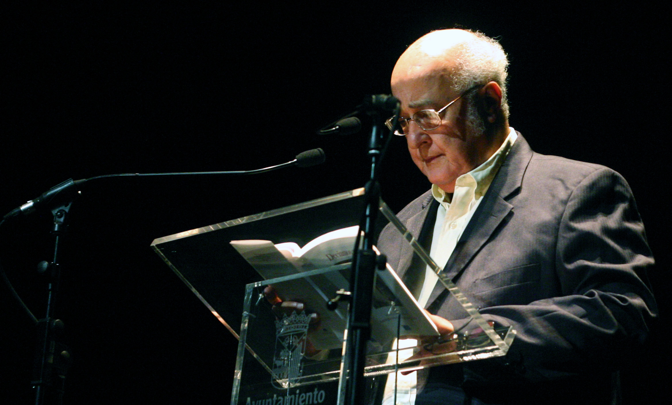 Foto 3 - El destacado escritor brasileño Cyro de Mattos dedica su último poemario a Alencart