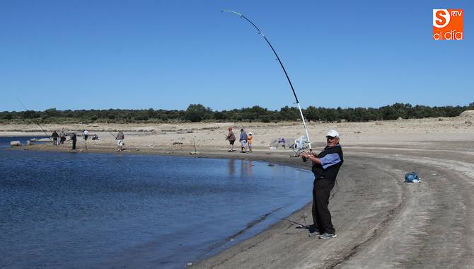 Las asociaciones de pescadores colaboradoras recibirán ayudas por impulsar los vigilantes de pesca / CORRAL