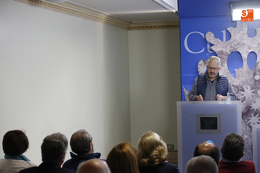 Toño Blázquez, en un momento de su intervención sobre Cela (Foto de Álex López)