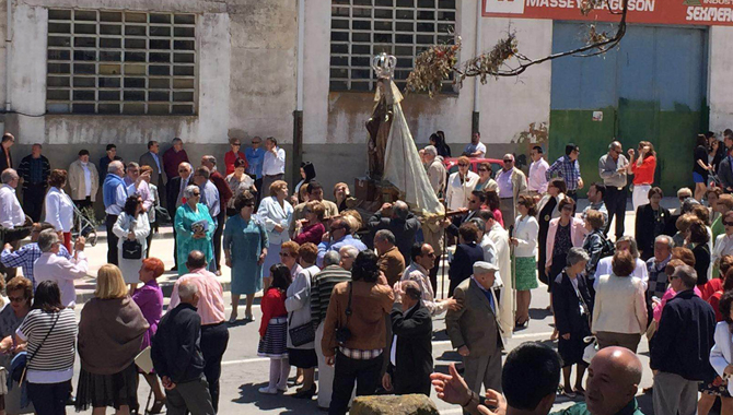 Cientos de personas arroparon a la Virgen de la Misericordia en su tradicional recorrido por las calles de Cantalapiedra